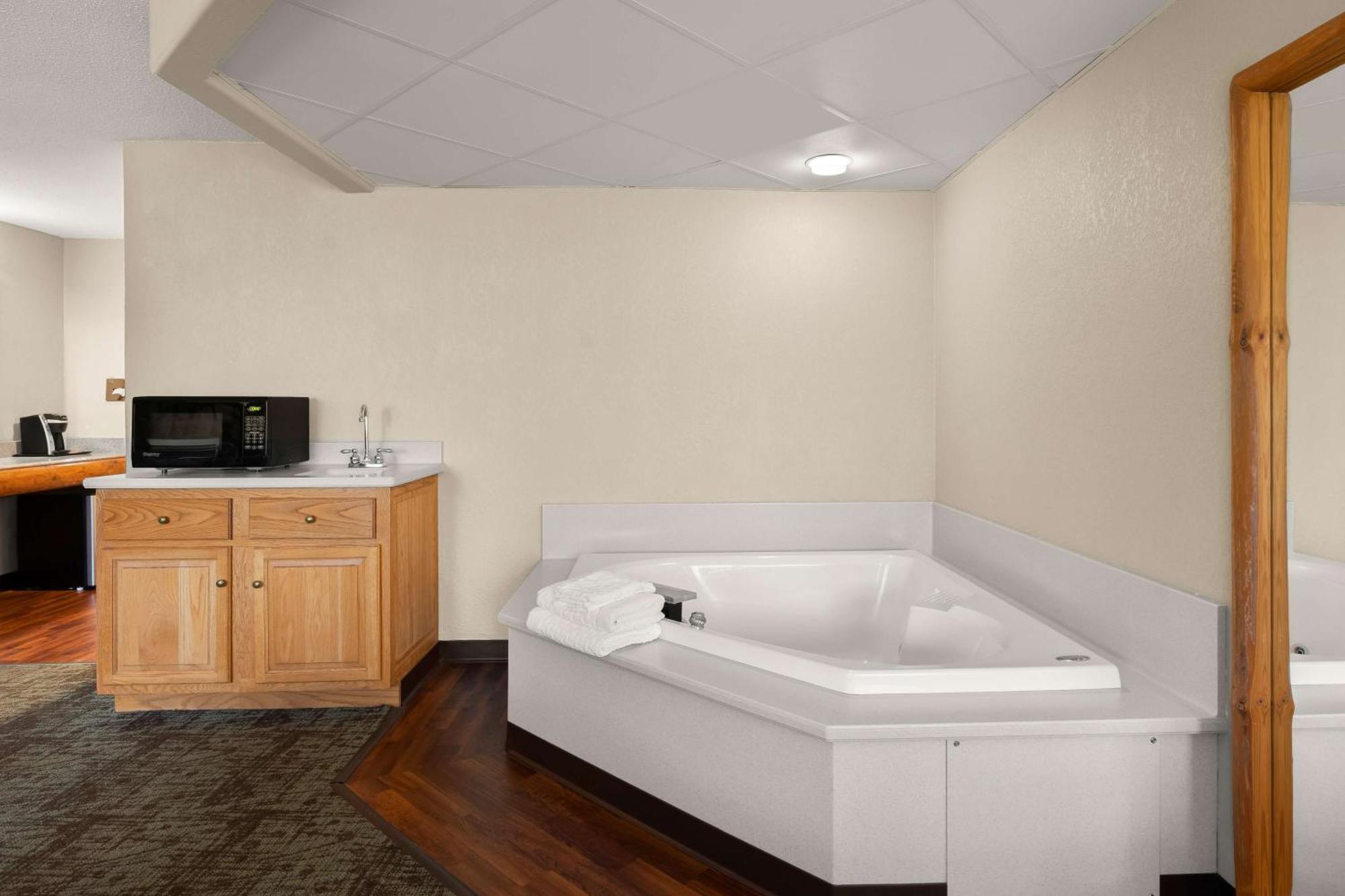 Best Western Northwoods Lodge Siren Bagian luar foto
